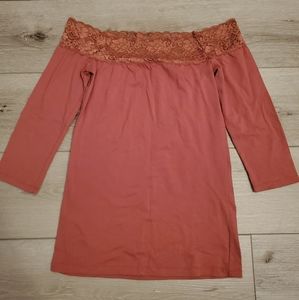 Off the shoulder top ‼️2/$20‼️